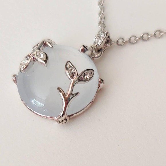 Avon NRT Moonstone pendant necklace with cz accent - Picture 8 of 11